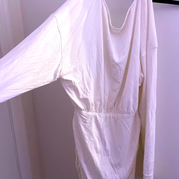 Elegant backless White Draped Dress - Picture 4 of 14